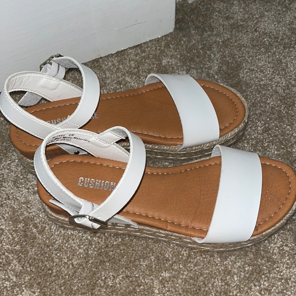 Sandles